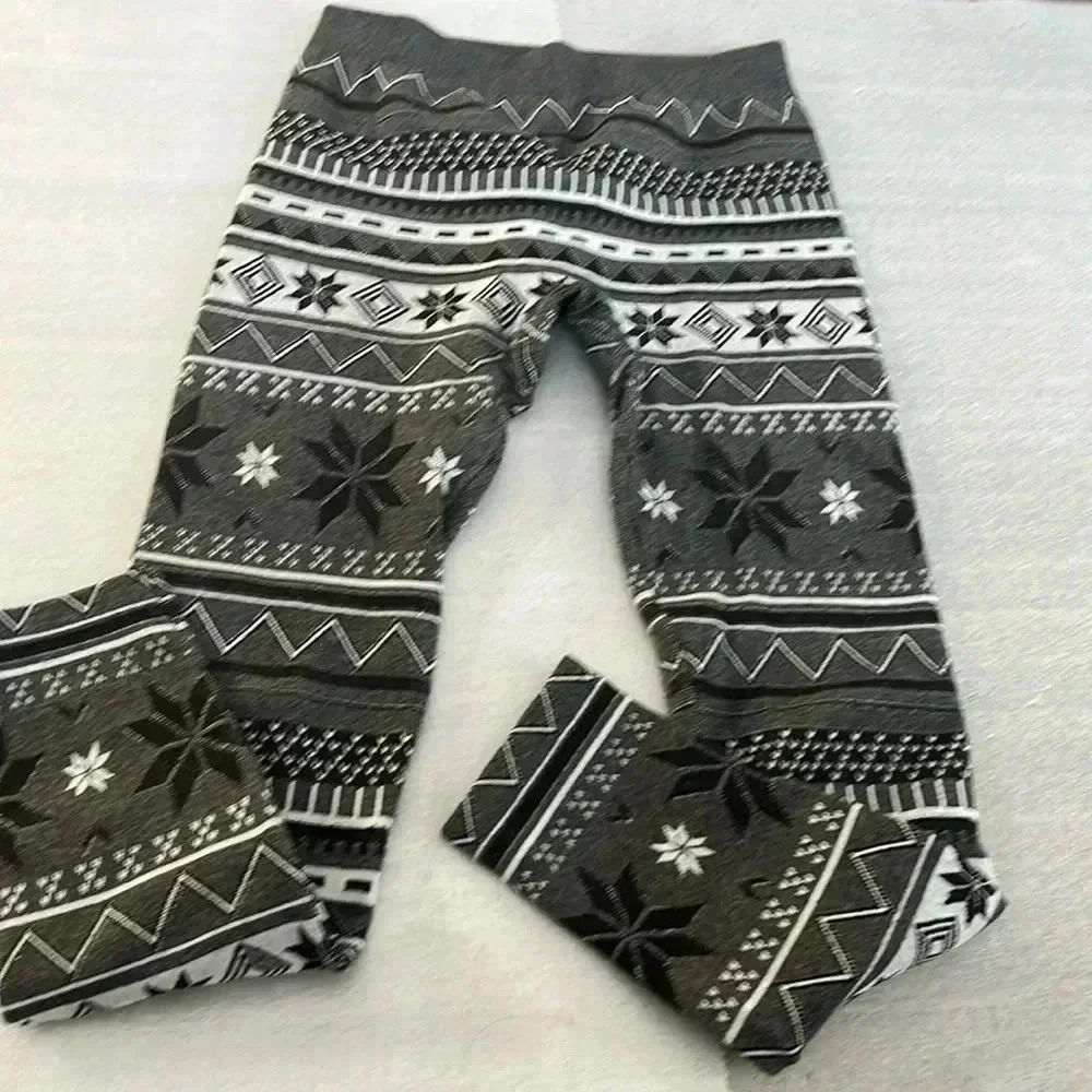 [ML/L25]Cabin Fever Insulated Gray Snowflakes  Legging- NWOT